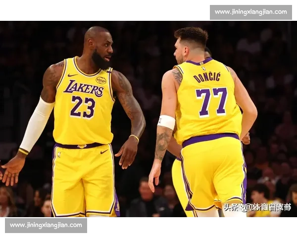 紫金军团鏖战雷霆新星，湖人雷霆之战引爆西部季后赛风云新局